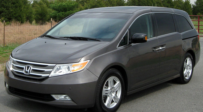 Safest minivan 2015 2025