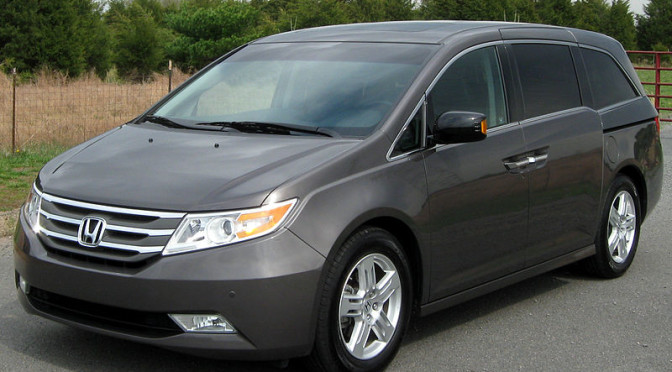 Side Impact Crash Protection: The Safest Minivans in 2015