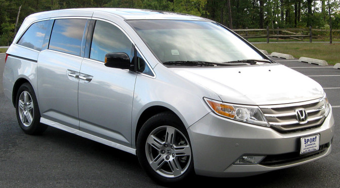 Rollover Crash Protection: The Safest Family Minivans in 2015