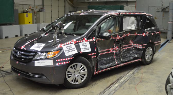 Side Impact Crash Protection: The Safest Minivans in 2016